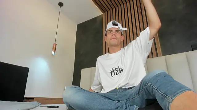 RomeoBoselli   online show from 04-12-26, 11:48