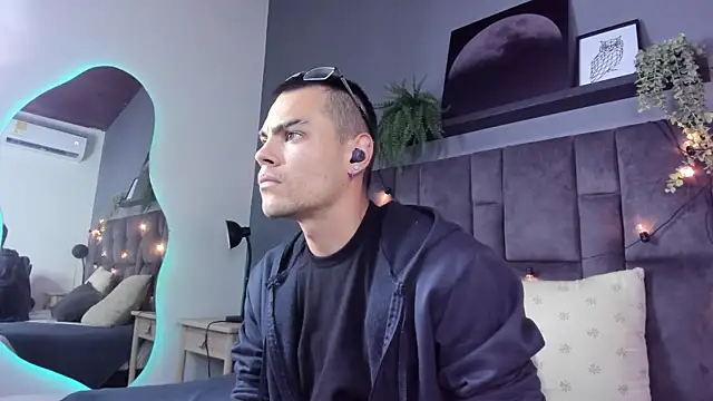 RomeoBoselli   online show from 04-14-26, 07:42