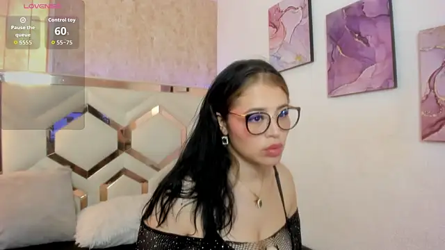 Snapshot of Lips_Hotz chatting on 04-14-26, 01:28 Lips Hotz online show from 04-14-26, 01:28