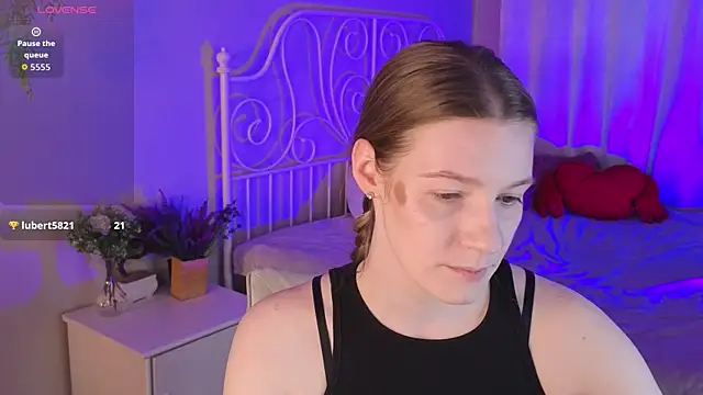 Snapshot of Vanessa___Lui chatting on 04-13-26, 04:34 Vanessa Lui online show from 04-13-26, 04:34