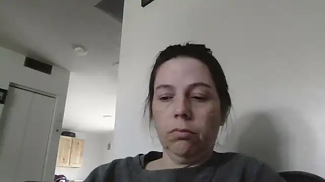 Snapshot of lily1982 chatting on 05-08-26, 07:19 lily1982 online show from 05-08-26, 07:19