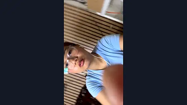 Snapshot of SheenaMcbrien chatting on 04-12-26, 11:15 SheenaMcbrien online show from 04-12-26, 11:15