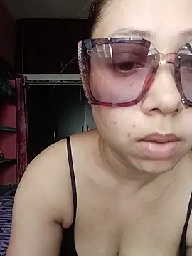 Snapshot of Hot_Soniya_08 chatting on 06-17-26, 09:01 Hot Soniya 08 online show from 06-17-26, 09:01