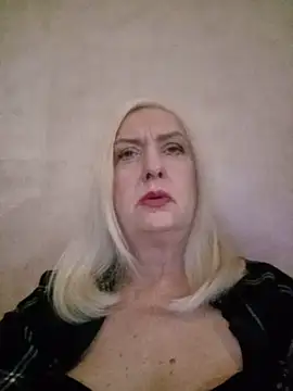 Julia20X online show from 05-11-26, 03:40