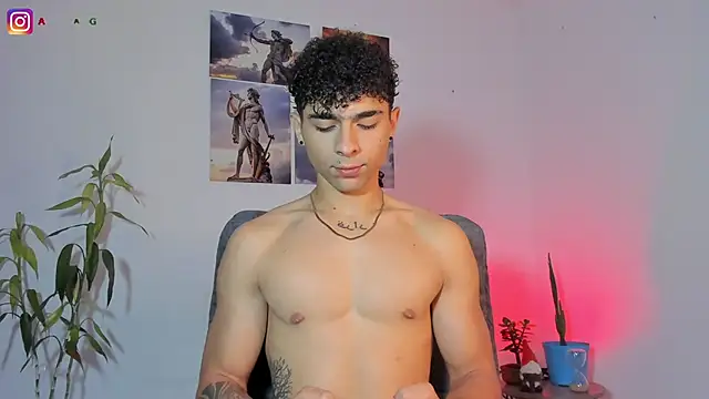 Snapshot of Alex_zt7 chatting on 04-15-26, 04:14 Alex zt7 online show from 04-15-26, 04:14