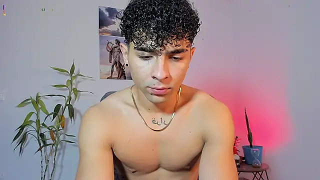 Snapshot of Alex_zt7 chatting on 04-28-26, 04:12 Alex zt7 online show from 04-28-26, 04:12