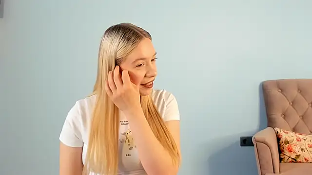 Snapshot of TrenaCavitt chatting on 04-10-26, 06:18 TrenaCavitt online show from 04-10-26, 06:18