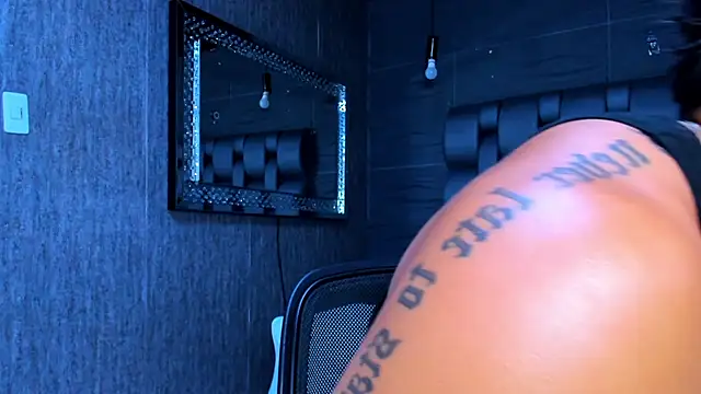 Snapshot of alangreek1 chatting on 04-11-26, 10:58 alangreek1 online show from 04-11-26, 10:58