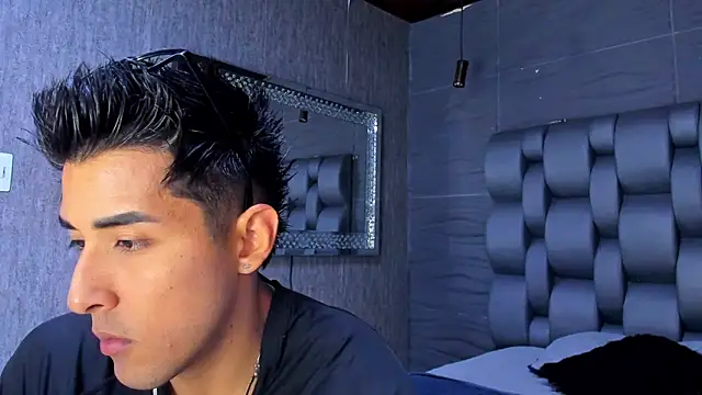 Snapshot of alangreek1 chatting on 04-14-26, 11:44 alangreek1 online show from 04-14-26, 11:44