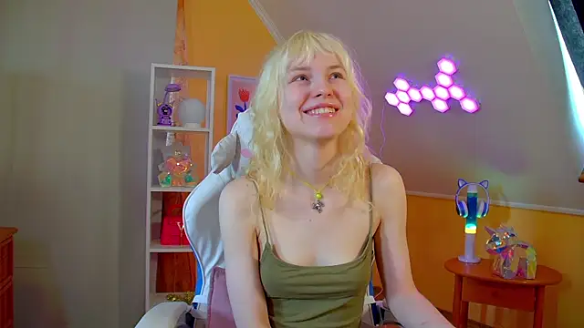 HannahHollis online show from 04-26-26, 06:22