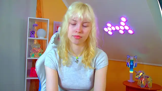 HannahHollis online show from 04-30-26, 06:20