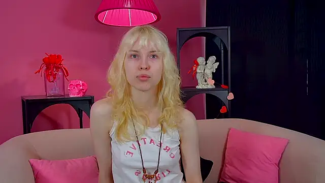 HannahHollis online show from 05-07-26, 06:19