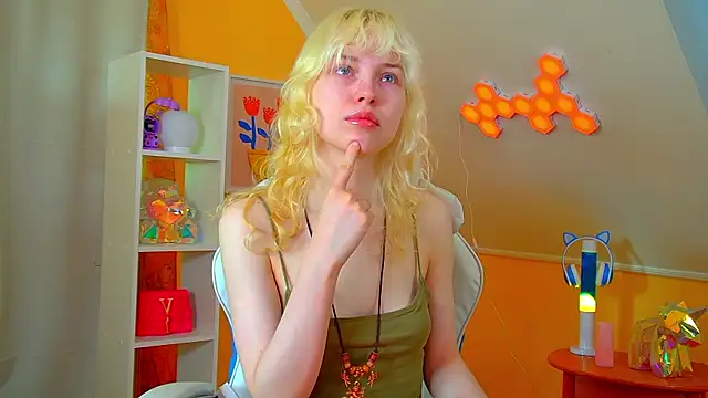 HannahHollis online show from 05-24-26, 06:07
