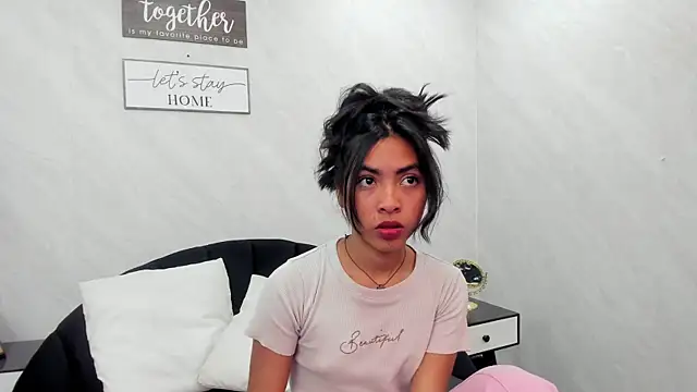 Snapshot of Babe_Alessandraa chatting on 04-13-26, 03:28 Babe Alessandraa online show from 04-13-26, 03:28