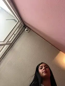 AlanaMartinez Pink online show from 04-29-26, 09:32