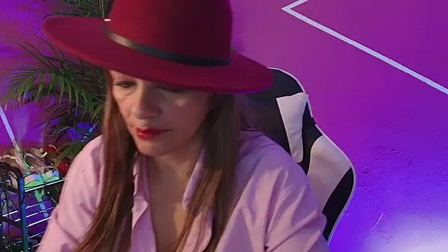 Snapshot of CarolMis_79 chatting on 04-16-26, 12:28 CarolMis 79 online show from 04-16-26, 12:28