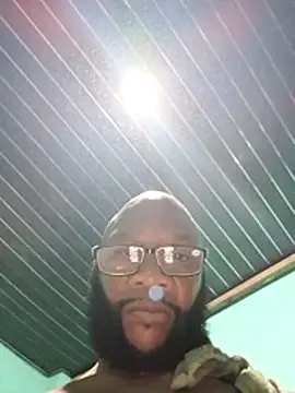 Snapshot of goodloveboss chatting on 04-15-26, 05:47 goodloveboss online show from 04-15-26, 05:47