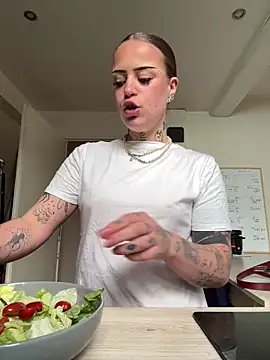 liloutatoou online show from 04-15-26, 12:23