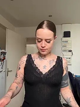 liloutatoou online show from 04-21-26, 12:44