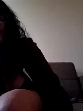 Snapshot of Miliffhj chatting on 04-11-26, 06:29 Miliffhj online show from 04-11-26, 06:29