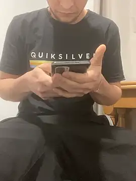 JuanF0304 online show from 04-11-26, 06:23