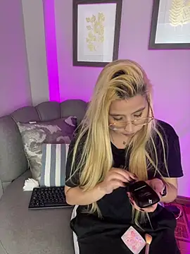 Snapshot of Aliss_Taylor1 chatting on 04-27-26, 10:30 Aliss Taylor1 online show from 04-27-26, 10:30
