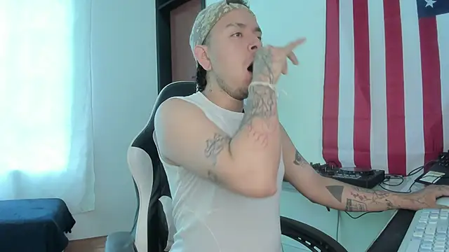 Snapshot of alexmontesco chatting on 04-12-26, 04:23 alexmontesco online show from 04-12-26, 04:23