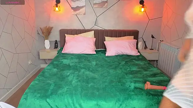 Amelia Broooks online show from 05-16-26, 02:19