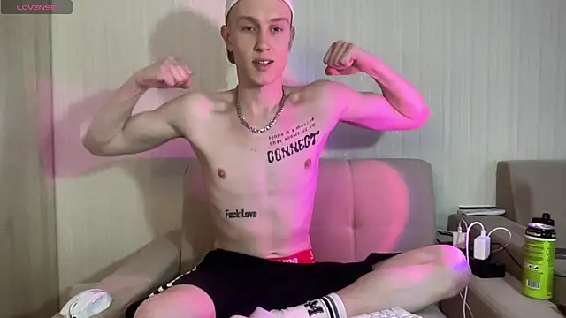 Snapshot of Travis_Gracile chatting on 04-16-26, 09:32 Travis Gracile online show from 04-16-26, 09:32