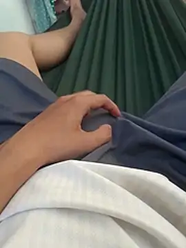 Snapshot of thichgaidambu chatting on 04-16-26, 06:14 thichgaidambu online show from 04-16-26, 06:14