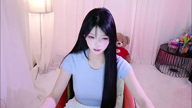 Snapshot of Zoe-001 chatting on 06-04-26, 12:44 Zoe-001 online show from 06-04-26, 12:44