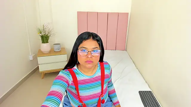 Mindy Claker online show from 05-06-26, 12:21