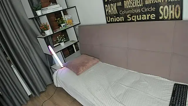 TwinkWhite online show from 05-18-26, 09:09
