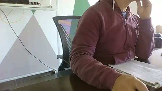 Snapshot of brunosso85ita chatting on 04-14-26, 07:03 brunosso85ita online show from 04-14-26, 07:03