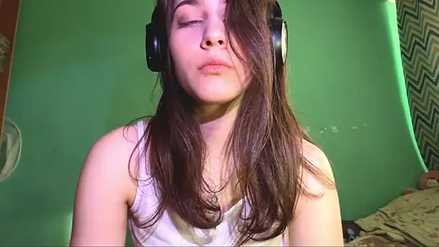 Snapshot of Marywalce chatting on 04-11-26, 01:37 Marywalce online show from 04-11-26, 01:37