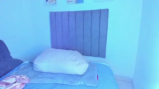 Snapshot of britanny_jones1 chatting on 04-15-26, 01:07 britanny jones1 online show from 04-15-26, 01:07