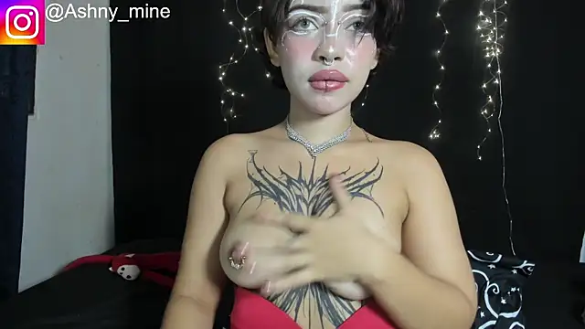 Ashnikko    online show from 06-12-26, 12:48