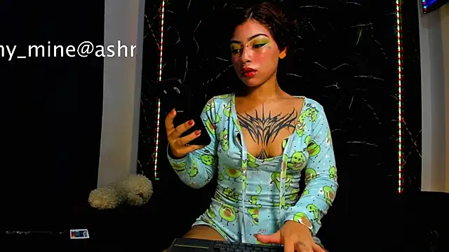 Ashnikko    online show from 06-19-26, 01:54