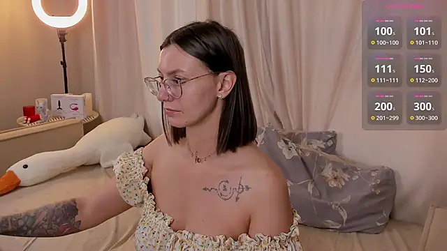 Snapshot of WitchBitch_13 chatting on 05-04-26, 03:57 WitchBitch 13 online show from 05-04-26, 03:57