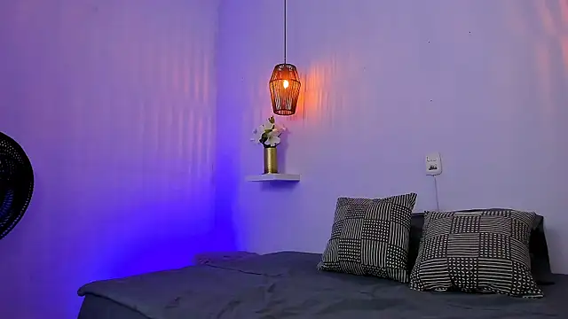 Snapshot of fatima-milf chatting on 04-14-26, 01:22 fatima-milf online show from 04-14-26, 01:22