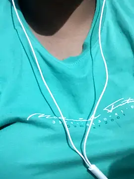 Siya mic online show from 04-12-26, 06:02