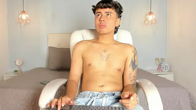 Snapshot of Malakay_18 chatting on 04-12-26, 02:49 Malakay 18 online show from 04-12-26, 02:49