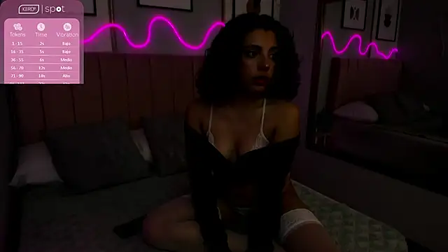 AURORAMILLSS online show from 05-06-26, 03:13
