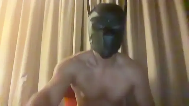 Snapshot of EastHunter chatting on 04-13-26, 05:51 EastHunter online show from 04-13-26, 05:51