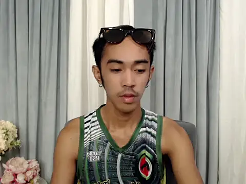 Snapshot of crocodale chatting on 04-14-26, 01:22 crocodale online show from 04-14-26, 01:22