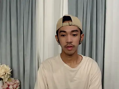 Snapshot of crocodale chatting on 04-16-26, 01:39 crocodale online show from 04-16-26, 01:39