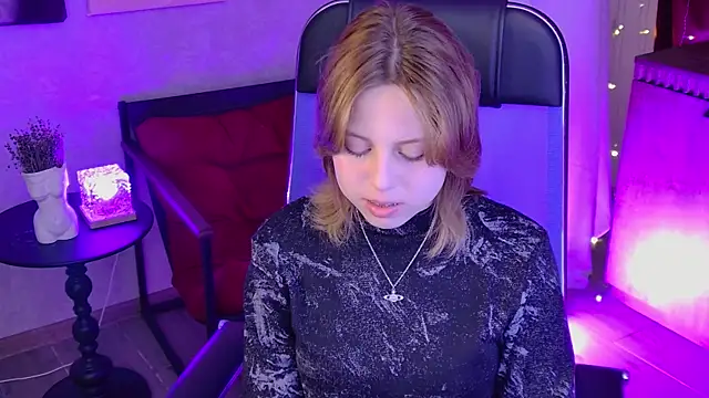 Snapshot of VivienneHebert chatting on 07-17-26, 09:38 VivienneHebert online show from 07-17-26, 09:38