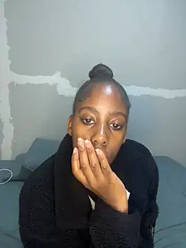 petite bee online show from 04-25-26, 04:59