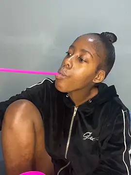 petite bee online show from 05-29-26, 03:32