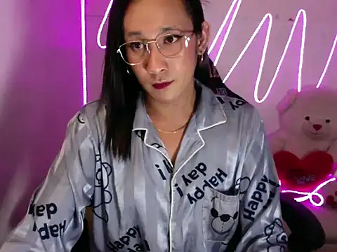 Holley Molley online show from 04-12-26, 05:07